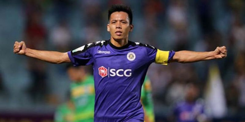 Sự nghiệp chơi bóng của Văn Quyết